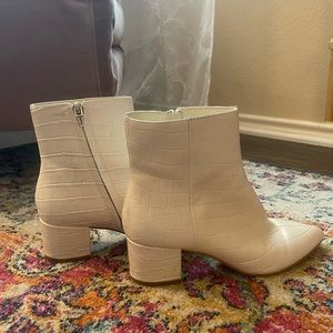 Dolce Vita crocodile patterned leather boots size 7.5